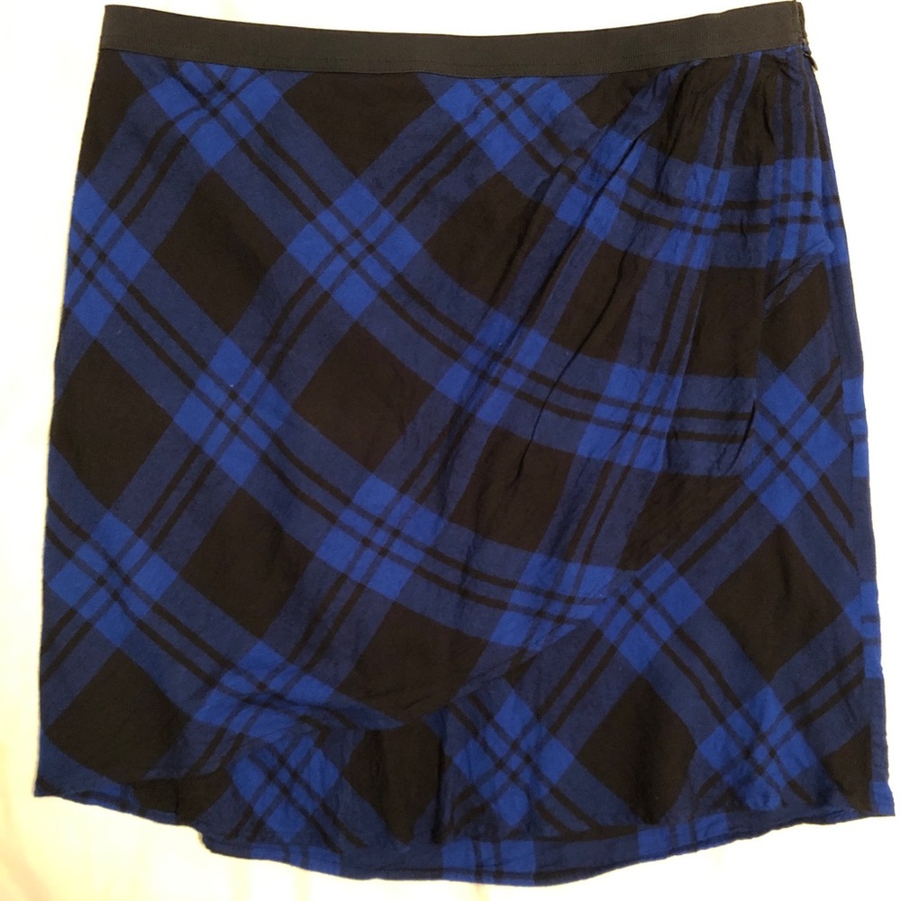Gap cross-over black and blue plaid skirt